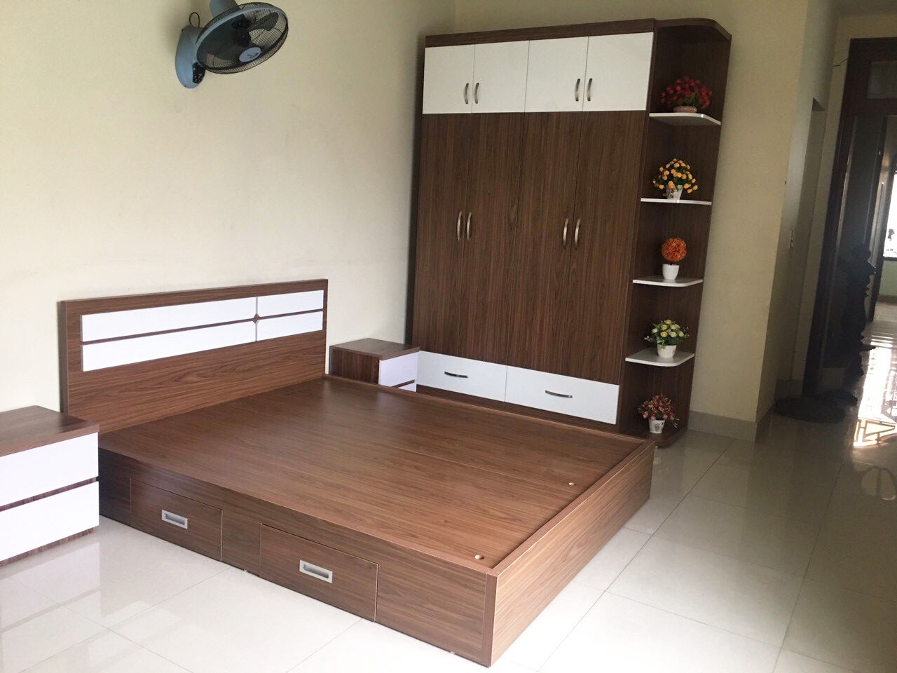 Giường Gỗ Công Nghiệp Giá Rẻ 2025 Có Ngăn Kéo